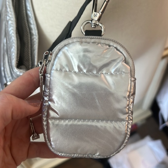 Ah.dorned silver puffy crossbody or clutch - Picture 4 of 4